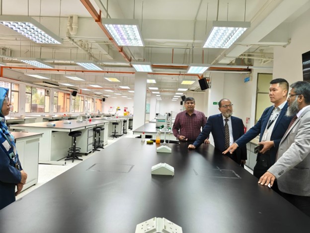 Lab facility tour at UKM Pharmacy