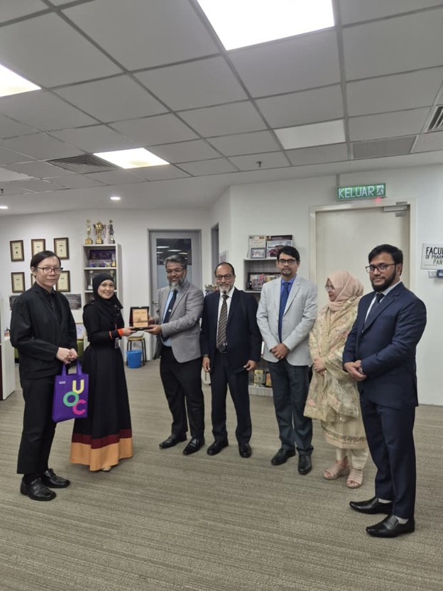 Group photo with UoC faculty